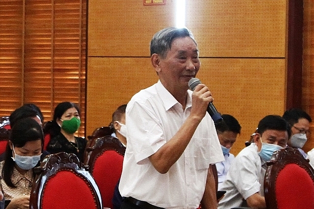  Cử tri Nguyễn Mạnh Hùng phát biểu ý kiến.