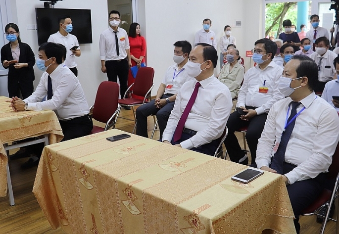 Chủ tịch HĐND TP Hà Nội Nguyễn Ngọc Tuấn cùng các cử tri dự khai mạc