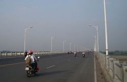 ha noi co gai tre nhay cau vinh tuy tu tu