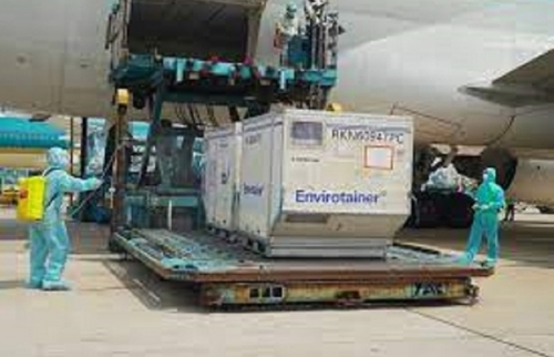 Ưu tiên hạ cánh cho các chuyến bay vận chuyển vaccine phòng Covid-19