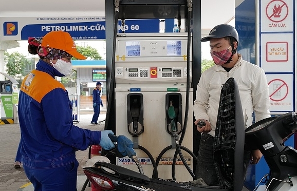 Giá xăng dầu đồng loạt tăng từ 15g ngày 11-6