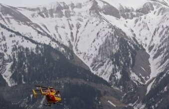 Máy bay rơi ở dãy núi Alps, 5 người thiệt mạng
