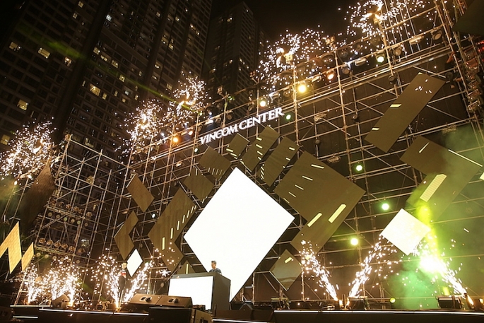 Dàn sao khủng V-Biz hội tụ tại "kinh đô ánh sáng" Vincom Center Landmark 81 dan sao khung v biz hoi tu tai kinh do anh sang vincom center landmark 81