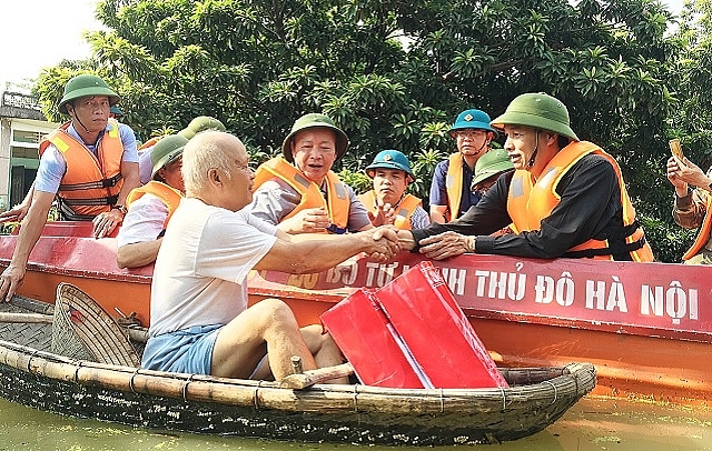 chu tich ubnd tp ha noi nguyen duc chung di kiem tra chi dao ung pho voi ngap lut tai huyen chuong my