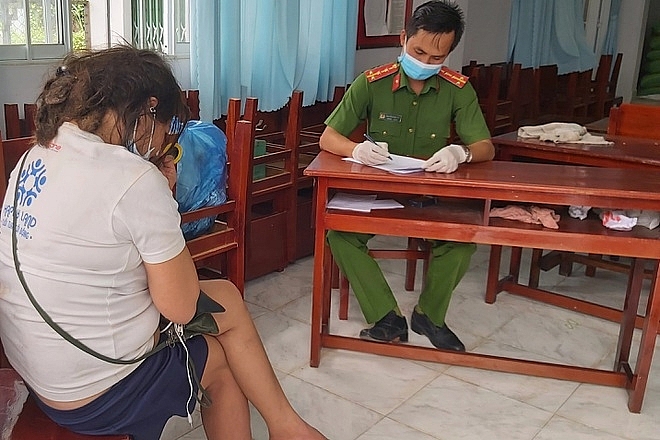 N.T.H.T. bị mời về đồn công an làm việc. N.T.H.T. bị mời về đồn công an làm việc.