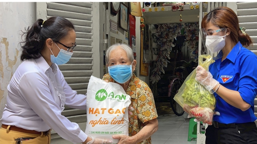 “Hạt gạo nghĩa tình” – Cùng người dân bước qua mùa dịch