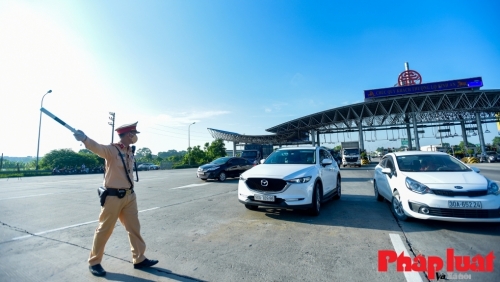 Hà Nội kiểm tra toàn bộ người, phương tiện ra vào TP tại các chốt kiểm soát dịch