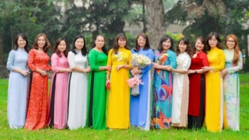 Nét duyên tà áo dài Việt