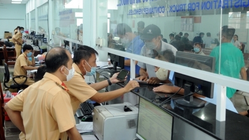 Từ 21-7, người dân có thể làm thủ tục đăng ký, khai báo phương tiện online