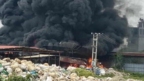 Hải Phòng: Cháy lớn xưởng phế liệu rộng hàng nghìn m2 ở quận Kiến An