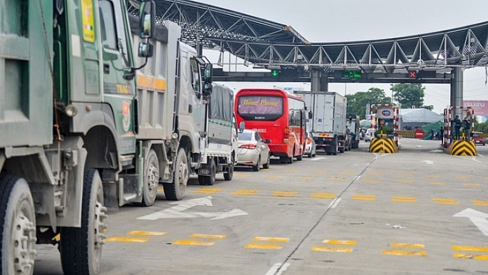 Tổng cục Đường bộ Việt Nam đề nghị TP Hà Nội bố trí CSGT dẫn đoàn cho các xe chở hàng hóa thiết yếu đi các tỉnh phía Nam không đi qua, không vào Hà  Nội.