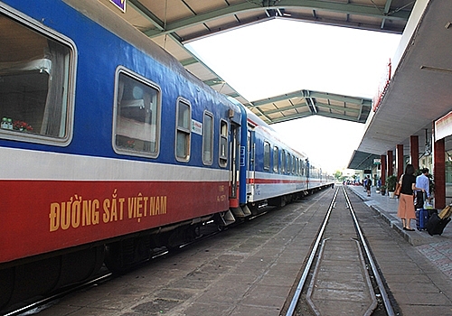 tàu khách Bắc - Nam tiếp tục tạm dừng đón, trả khách tại nhiều ga trên tuyến do dịch COVID-19 diễn biến phức tạp tại các địa phương.