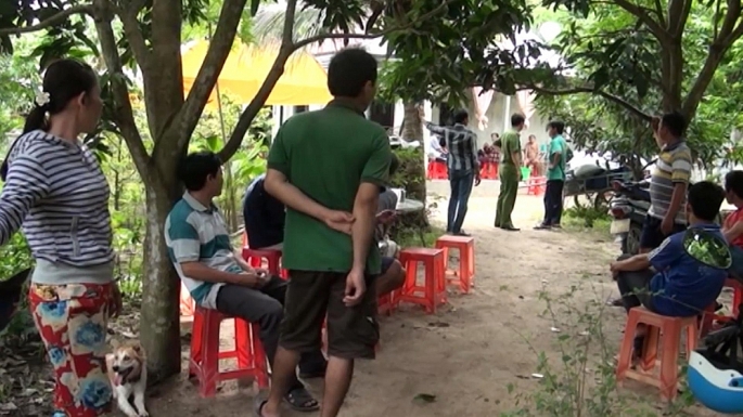 ra ruong xem bat ca 2 anh em truot chan nga xuong nuoc tu vong