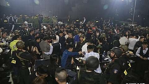 Đột kích quán bar Club 97, phát hiện hơn 50 người dương tính ma túy dot kich quan bar club 97 phat hien hon 50 nguoi duong tinh ma tuy