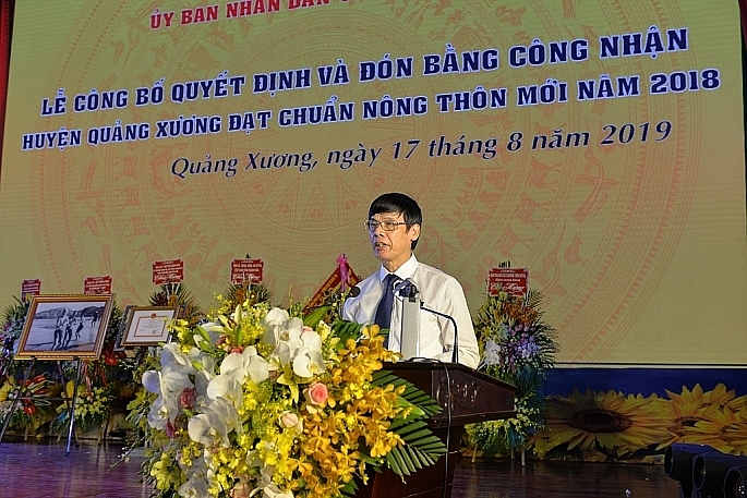 huyen quang xuong don bang cong nhan dat chuan nong thon moi