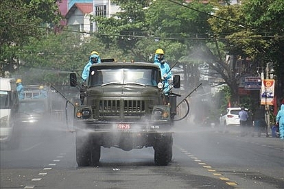 Bộ Y tế: Không phun hóa chất diệt khuẩn ngoài trời, không dùng buồng khử khuẩn