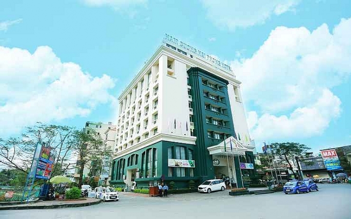 UBND quận Ngô Quyền chủ trì, cùng Sở Y tế, Sở Du lịch, Công an thành phố thực hiện tiếp nhận và quản lý công dân cách ly tại Khách sạn Nam Cường Hải Phòng.