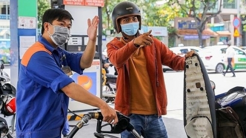 Từ 15g ngày 11-8, giữ nguyên giá xăng, giảm giá dầu