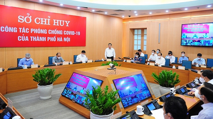  Chủ tịch UBND TP Hà Nội Chu Ngọc Anh trình bày báo cáo tại buổi làm việc