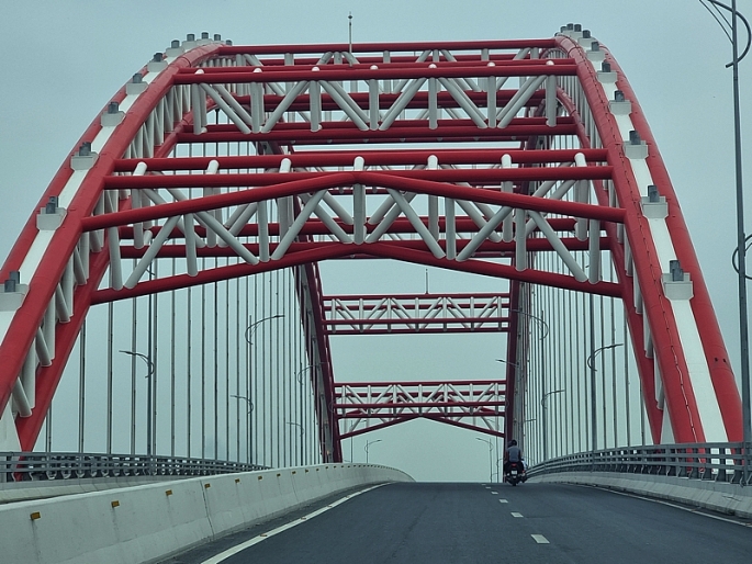 Cầu Hoàng Văn Thụ nối giữa TP Hải Phòng với khu đô thị Bắc Sông Cấm. Ảnh Vĩnh Quân
