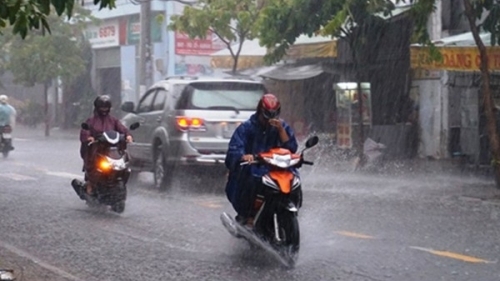 Bắc Bộ có mưa rào và dông rải rác, kèm thời tiết nguy hiểm