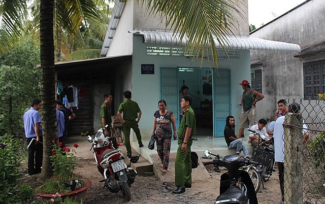 Chồng sát hại vợ trẻ rồi tự sát trong phòng ngủ chong sat hai vo tre roi tu sat trong phong ngu