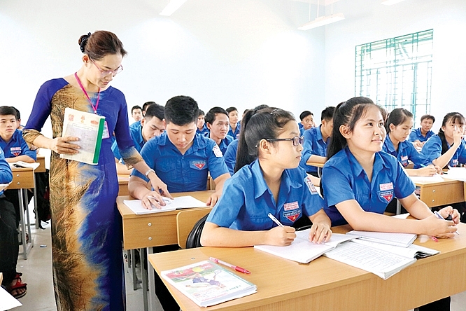 quy dinh ve trang phuc hanh vi ung xu cua giao vien hoc sinh