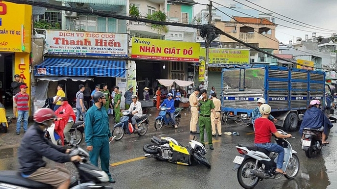 Xe tải mất phanh gây tai nạn liên hoàn, 2 người thương vong xe tai mat phanh gay tai nan lien hoan 2 nguoi thuong vong