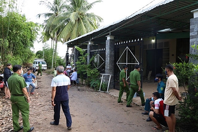 Nghi án chồng sát hại vợ rồi tự tử trong phòng ngủ nghi an chong sat hai vo roi tu tu trong phong ngu
