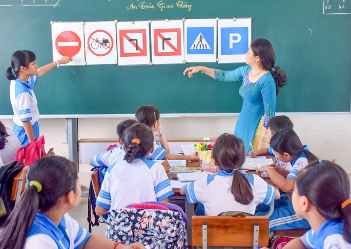 Hà Nội: Đẩy mạnh giáo dục an toàn giao thông cho học sinh gắn với phòng, chống dịch