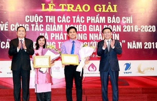 38 tác phẩm đạt giải cuộc thi báo chí viết về công tác giảm nghèo