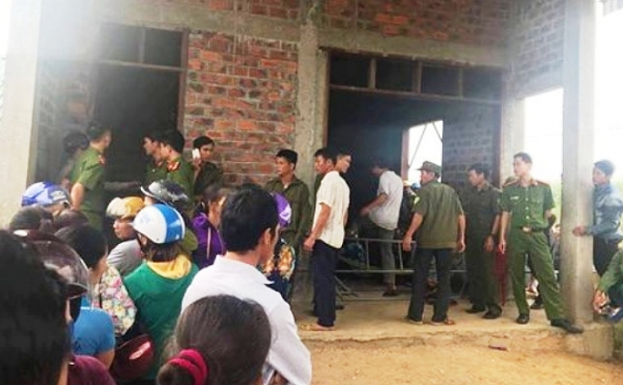 Phát hiện 4 người một gia đình chết trong tư thế treo cổ trong phòng ngủ phat hien 4 nguoi mot gia dinh chet trong tu the treo co trong phong ngu