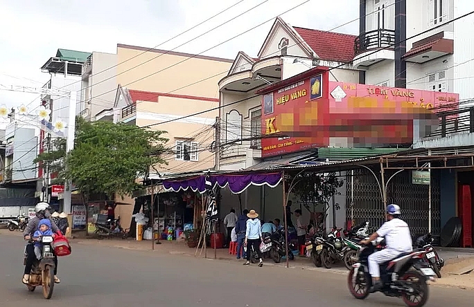 con trai chu tiem vang tu vong trong phong ngu dau trum tui nilon