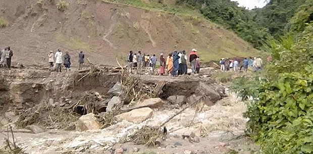 Lở đất sau mưa lớn, hàng chục người thiệt mạng lo dat sau mua lon hang chuc nguoi thiet mang