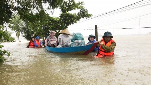 Quyết liệt ứng phó mưa bão, chủ động sơ tán dân ra khỏi khu vực nguy hiểm