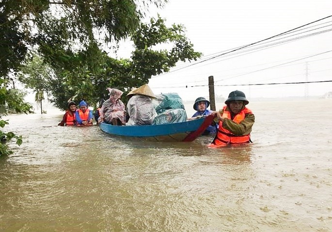 Quyết liệt ứng phó bão, mưa lũ; chủ động sơ tán dân ra khỏi khu vực nguy hiểm