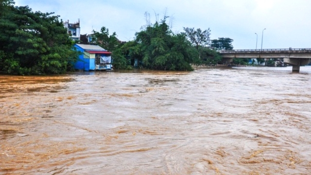 Khẩn trương ứng phó mưa lớn, lũ quét, sạt lở đất, ngập lụt