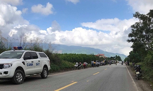 hai bo con tu vong tren duong di kham benh