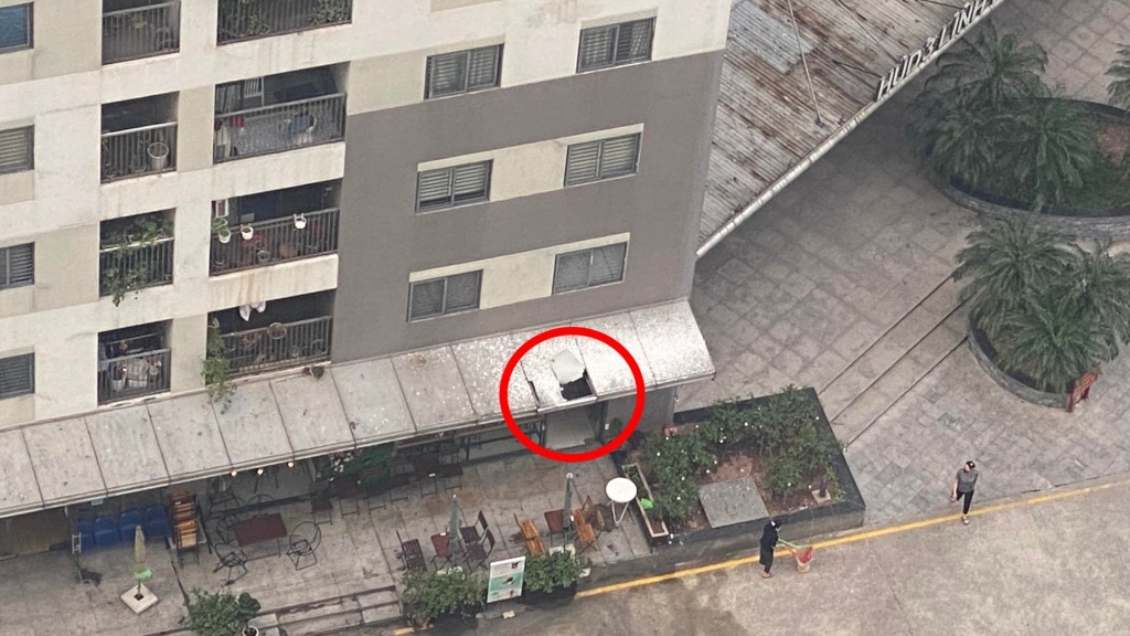 Người đàn ông rơi từ tầng 12 chung cư Linh Đàm