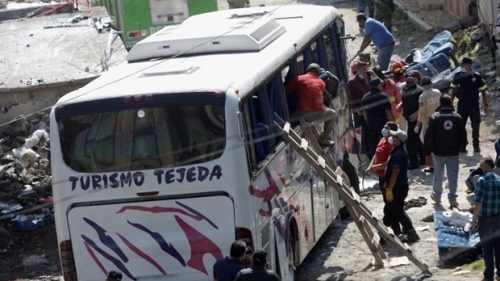Xe buýt lao vào nhà dân, 19 người thiệt mạng