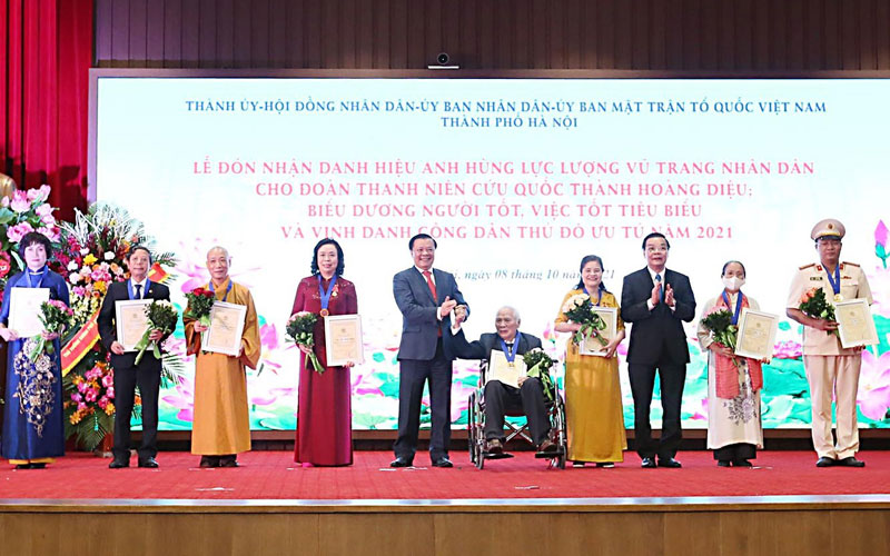 Hà Nội khen thưởng đột xuất 153 tập thể, cá nhân trong năm 2021