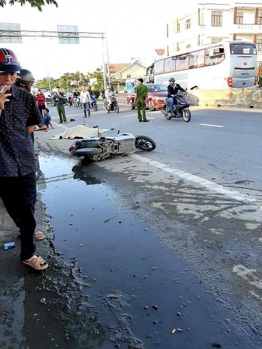 truy tim tai xe xe tai tong chet co gai 29 tuoi roi bo chay