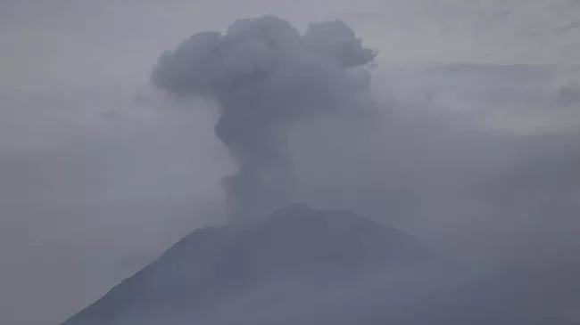 Núi lửa phun trào tại Indonesia, ít nhất 13 người thiệt mạng