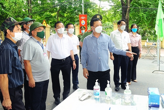 Bí thư Thành ủy Hà Nội Đinh Tiến Dũng: Tập trung tối đa cho tuyến cơ sở để phòng, chống Covid-19