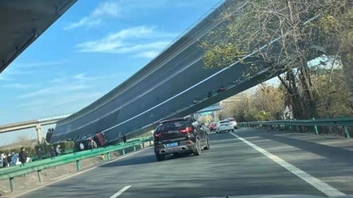 Sập cầu dẫn đường cao tốc, ít nhất 7 người thương vong
