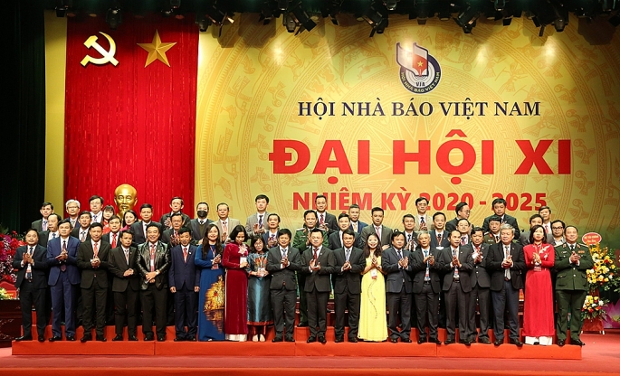 Ban Chấp hành Hội Nhà báo Việt Nam khóa XI ra mắt Đại hội. 