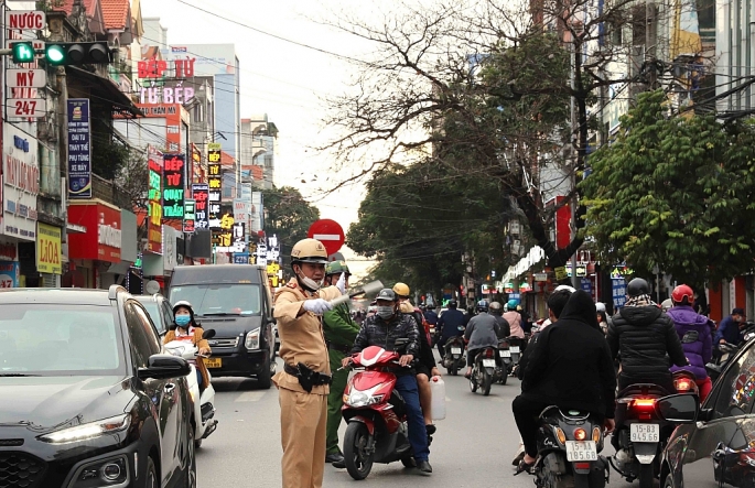 Đội CSGT - TT  Lê Chân tăng cường điều tiết giao thông trong giờ cao điểm