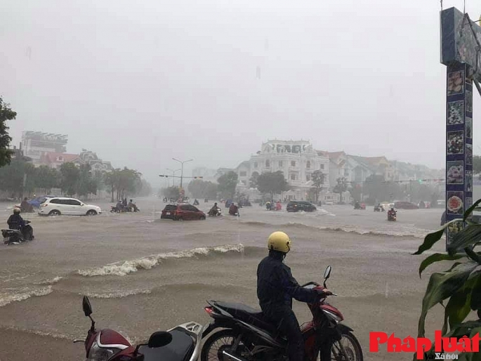 Hải Phòng: Nhiều tuyến phố ngập sâu sau cơn mưa lớn kéo dài nhiều giờ sáng nay