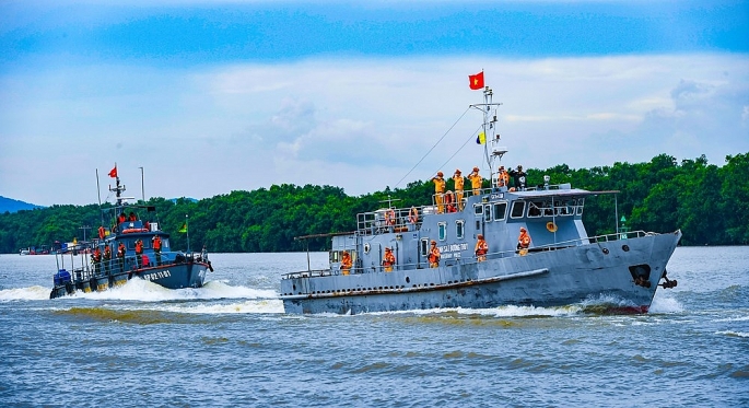 Lực lượng phương tiện đường thủy tác chiến trên sông