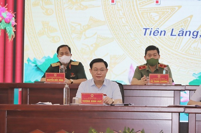Ông Vương Đình Huệ, Ủy viên Bộ Chính trị, Chủ tịch Quốc hội và các đại biểu Quốc hội tại buổi tiếp xúc
